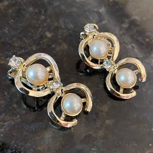 vintage clip on earrings - gold/pearl